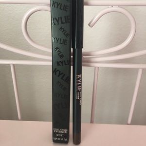 Kylie Eyeliner in Brown